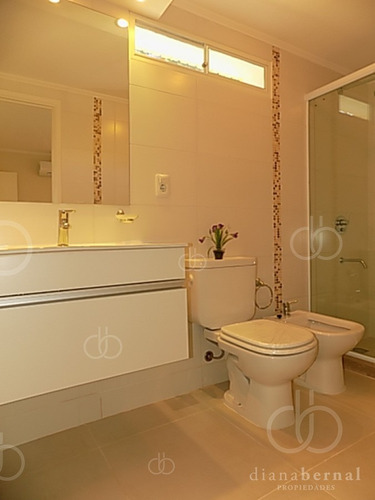 Imagen 8 de 19 de Casa De 4 Dormitorios Y Piscina Climatizada En Punta Del Este, Playa Mansa.