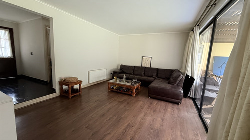 Casa En Venta De 4 Dorm. En Colina