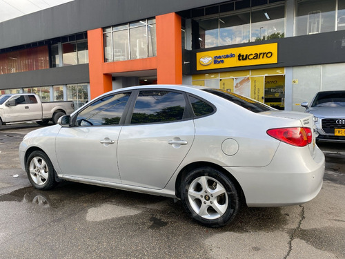 Imagen 7 de 25 de Hyundai Elantra Supreme Gls 2011