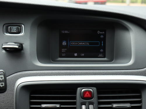 Imagen 20 de 25 de Volvo V40 T4 Kinetic At 1.6 Turbo 2015-blanco-placa 6 Bogotá