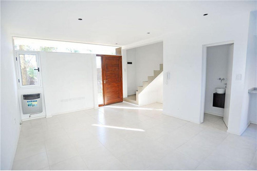 Imagen 9 de 30 de Dúplex Venta - 2 Dormitorios 2 Baños 2 Cocheras - 120 Mts2 Totales - City Bell