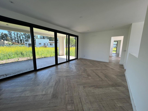 Casa En Venta En Barrio Privado Santo Tomas