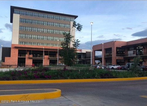 Imagen 6 de 12 de Local Comercial En Moderna Y Elegante Plaza En El Refugio Jf