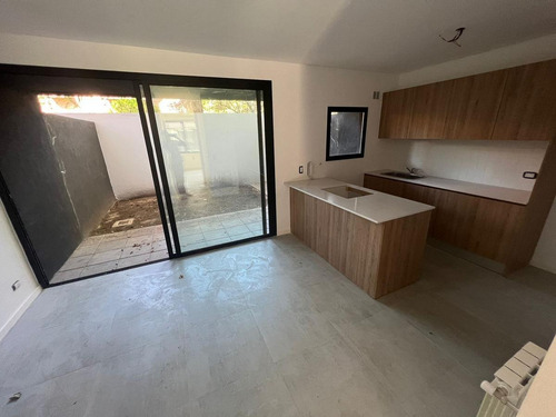 Imagen 4 de 13 de Alquiler Duplex 4 Ambientes - Parque Leloir