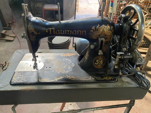 Máquina De Coser Naumann