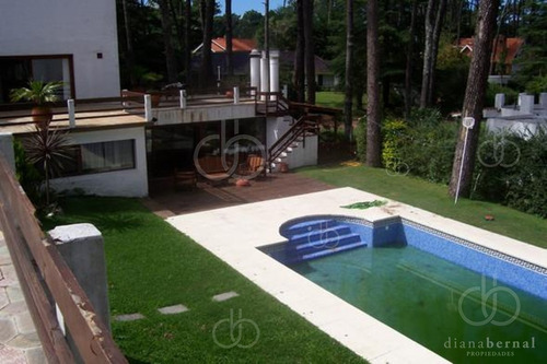 Imagen 3 de 12 de Punta Del Este, Mansa, Chalet De 5 Dormitorios Y Servicio, Piscina - Ref: 54153