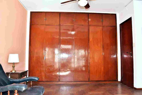 Casa En Venta - 4 Dormitorios 2 Baños - Cochera - 246mts2 - Villa Real