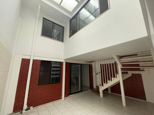 Se Arrienda Inmueble Con Oficinas Para Empresas