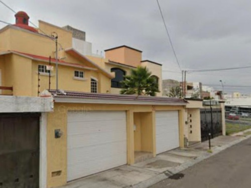 Casa En Venta En Queretaro, Col. Colinas Del Cimatario, Tum