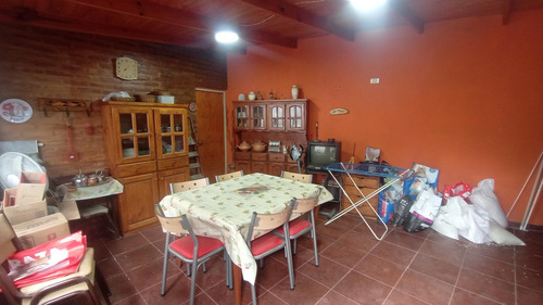 Casa En Venta Con Gas Natural Y Ubicación Comercial, Las Tapias, Traslasierra