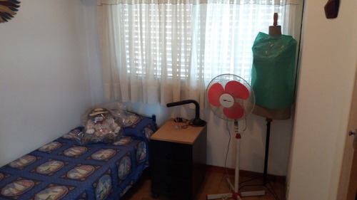 Imagen 9 de 14 de Casa 6 Amb. Con Dependencia. Venta. Villa Lugano.