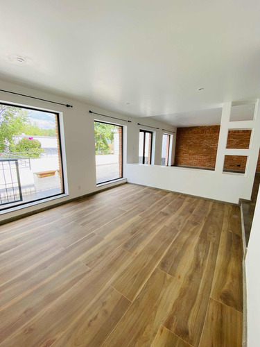 Espectacular Casa En Privada Con Departamento Independiente