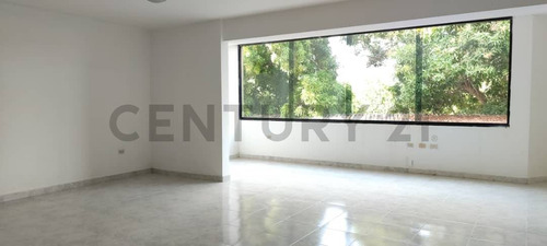 Se Vende Amplio Y Comodo Apartamento