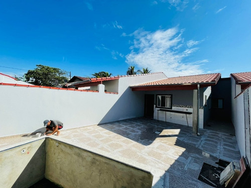 Imagem 2 de 12 de Ótima Casa Com Piscina, 1 Suíte E Ficando À 100m Do Mar Em Itanhaém, Sp. Aceita Financiamento Bancário.