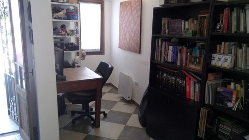 Venta De Pintoresca Casa En Ph Al Frente