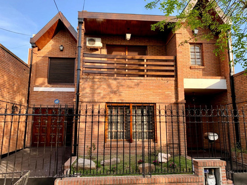 Casa De 7 Ambientes En Venta - Moron