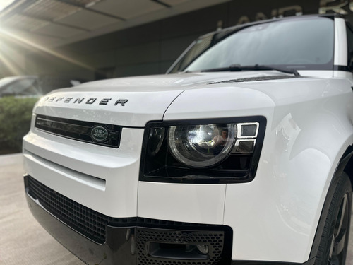 Land Rover Defender 110 Dynamic SE