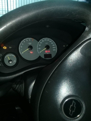 Imagem 8 de 13 de Chevrolet Corsa 1.6 Pfmi