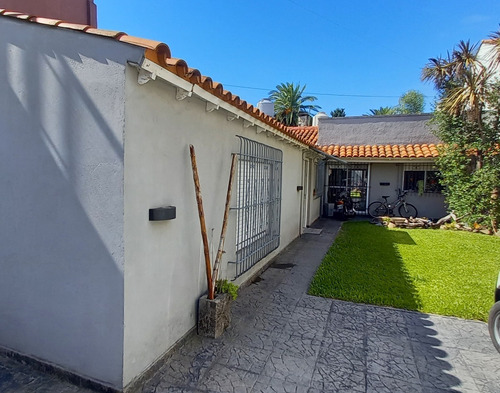 Casa En 1 Planta 4 Amb. /  Quincho Y Pileta- Lote Propio Haedo Sur