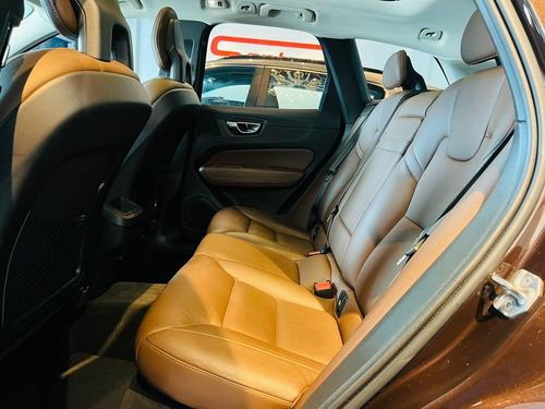Imagem 10 de 15 de Volvo Xc60 T-5 Momentum 2.0 254cv Awd 5p