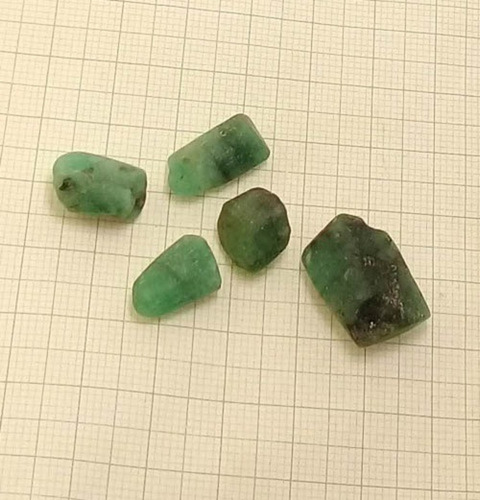 Esmeralda Rolada 45.00 Cts Bruto Kit 05 Pedras Selenita A Verde Translucido Cor Forte Pedra Preciosa Extra Da Bahia Garantia Eterna