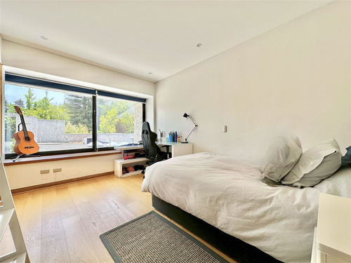 Casa En Venta De 4 Dorm. En Lo Barnechea