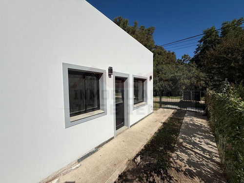 Casa En Venta 2 Dorm. A Estrenar! -calle 54 Nº 813 E/ Moreno (119) Y 121 General Belgrano.