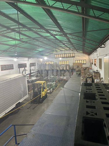 Galpon Comercial En Av. Principal Sierra Maestra, Puerto La Cruz.