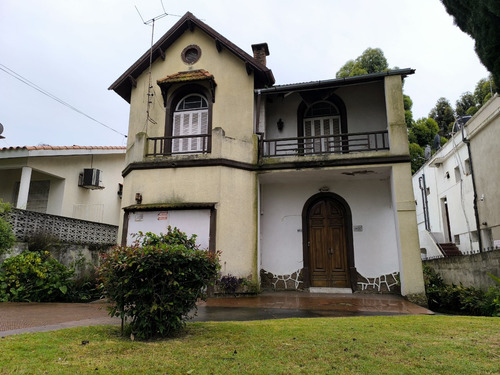 Inmobiliaria Rias Altas Vende Gran Propiedad De Estilo Sobre Avenida