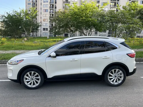 Ford Escape 2.500 Titanium híbrida