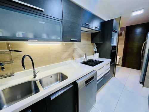 Departamento En Venta La Dehesa El Tranque Lo Barnechea