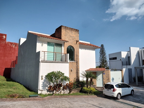 Imagen 2 de 24 de Bonita Casa En Fraccionamiento Joyas De Cortes Al Norte De Cuernavaca Tiene Una Exelente Vista Y El Clima Es Sensacional