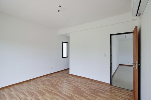 Imagen 11 de 30 de Casa En Venta 3 Habitaciones En Barrio Cerrado Moreno