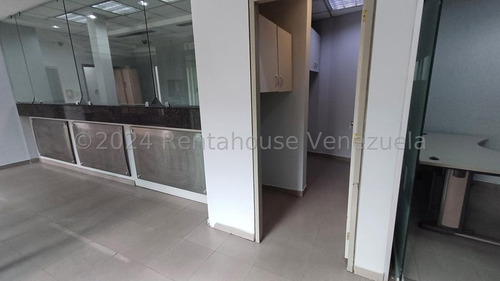 Local Venta Conserva Módulos De Trabajo,especial Para Banco Y Servicio De Encomienda, Aire Acondicionado Central, San Blas Valencia Carabobo Leida Falcon Lf24-25462
