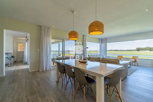 Casa 6 Dormitorios En Laguna De Los Cisnes, Punta Ballena - Ref : Pbi2871