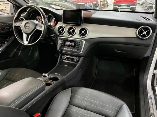 Imagem 11 de 14 de Mercedes-benz Gla 200 1.6 Cgi Vision 16v Turbo 2015