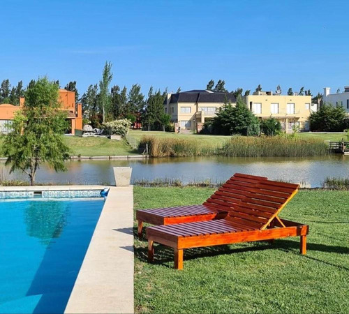 Casa En Venta Al Agua En San Benito