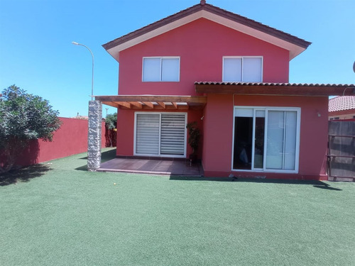 Casa En Venta De 4 Dorm. En La Serena