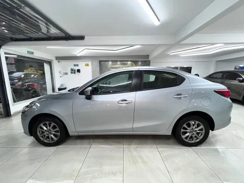 Mazda 2 Touring AT 2022