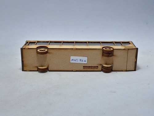 Imagen 8 de 9 de Nico Puma D12 Armado, Con Vidrios, Para Decorar H0 (mnc 93a)