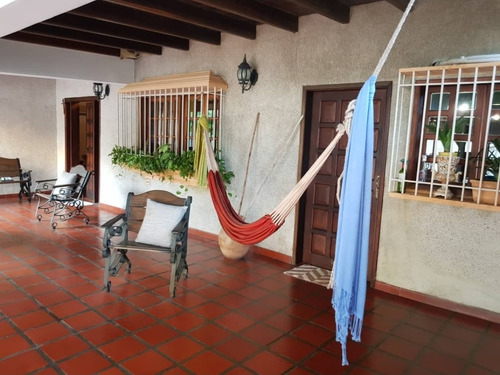 Imagen 3 de 10 de Acogedora Casa Con Amplias Áreas Sociales En Lecheria