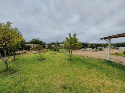 Se Vende Linda Parcela 5000 M2, 3 Casas ,quincho,piscina