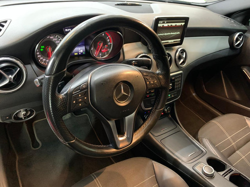 Mercedes-Benz Classe GLA 1.6 Vision Turbo Flex 5p