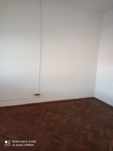 Oficina De 300m2, 8 Privados. 18 De Julio Y Martin C. Martínez