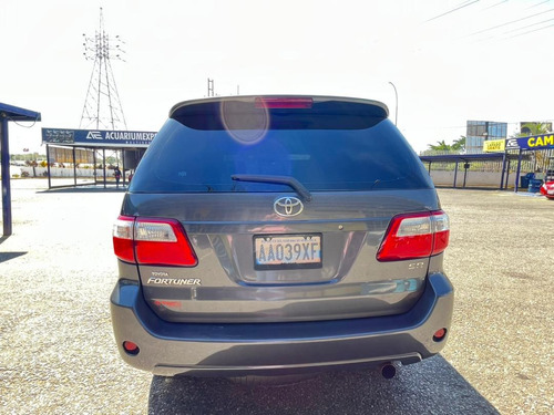 Imagen 7 de 17 de Toyota Fortuner 4x4