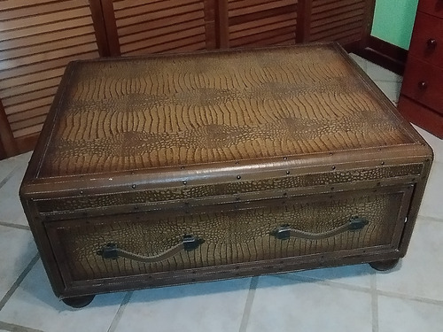 Mesa Tipo Baúl De Cuero Para Salas Y Star. Precio Negociable