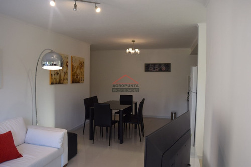 A Pasos De Playa Brava Con Servicios- Ref: 2865