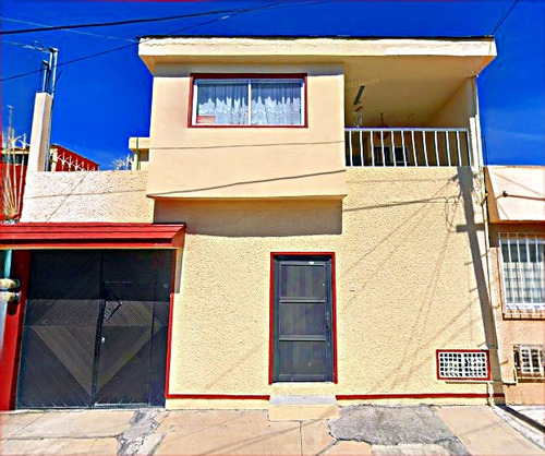 Casa En Venta , C. Epigmenio De La Piedra , Barrio De San Bernardino, Toluca De Lerdo, Méx., México