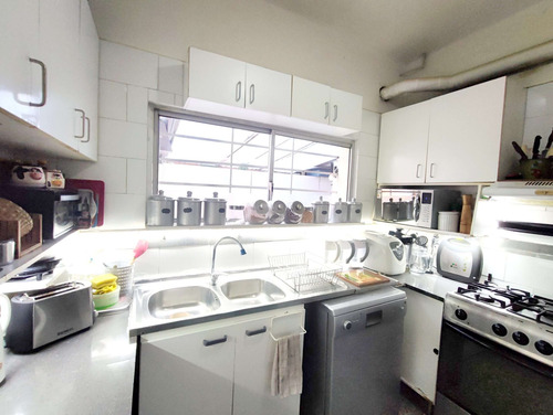 Venta De Propiedad Comercial En Centro De Quilpué, 5h+5b+4e