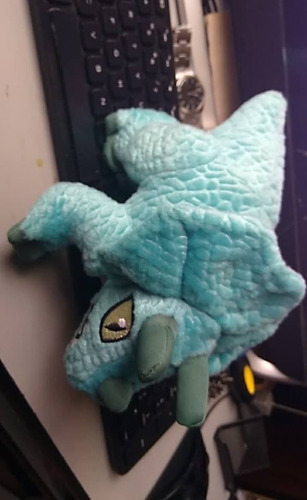 2014 Hasbro Jurassic World Triceratops Plush 21 Cms (Usado)